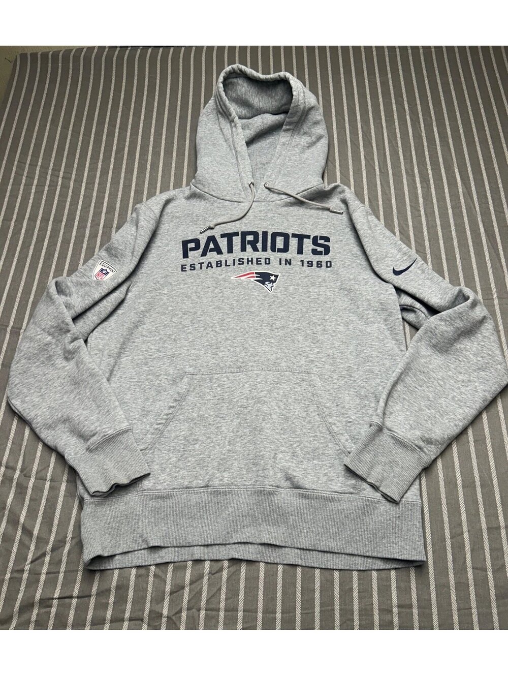 Nike New England Patriots Classic Team Issue Pullover Hoodie Men's Large